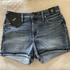 SILVER JEANS AVERY CURVY FIT HIGH RISE SHORTS